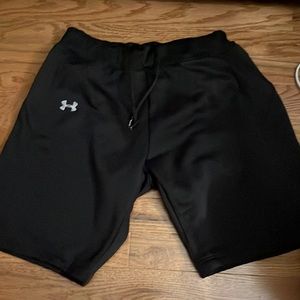 Women’s medium under armour shorts
